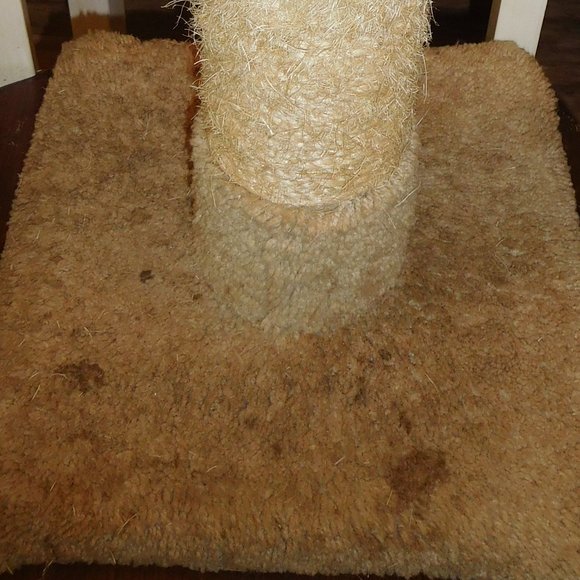Scratching Post - Picture 3 of 3